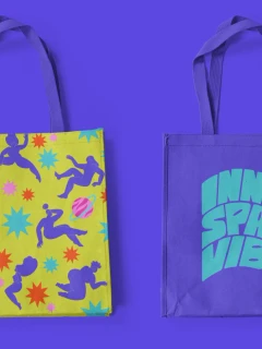 Mockup de tote bags illustrés « Inner Space », motif et lettrage créés sur Illustrator et Photoshop
